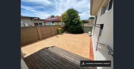 Modern Townhouse - Photo 3