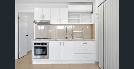 Modern 2-Bedroom Granny Flat in Prime Rooty Hill Location Water + Electricity + Internet Included in the Rent $$$$ - Photo 3