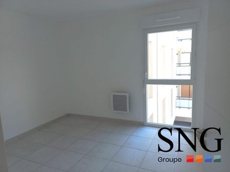 T3 AVEC TERRASSE ET 2 PARKINGS - Photo 2