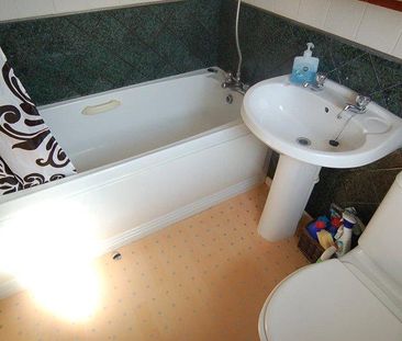 3 bedroom detached house to rent - Photo 4