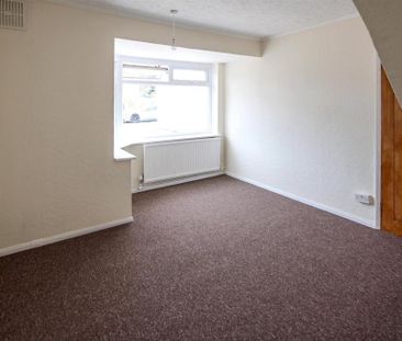 4 bedroom semi-detached bungalow to rent - Photo 2