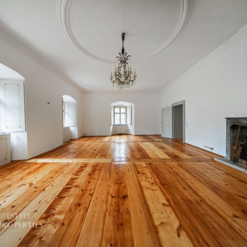 Residieren im Schloss! 3-Zimmer Wohnung in Ebergassing - Photo 1