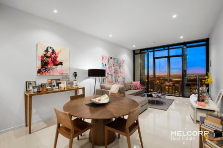 CENTRAL OASIS WITH SPECTACULAR VIEWS - UNFURNISHED WITH WHITEGOODS - Photo 2