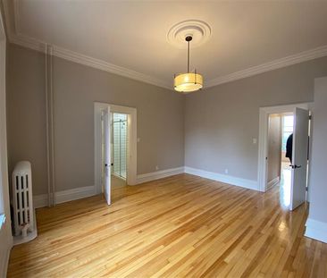 27 Queen Square North Suite 5 - Photo 2