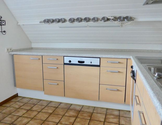 Vermietet! Gemütliche 2-Zimmer-Dachgeschosswohnung mit Balkon in Troisdorf-Sieglar - Photo 1