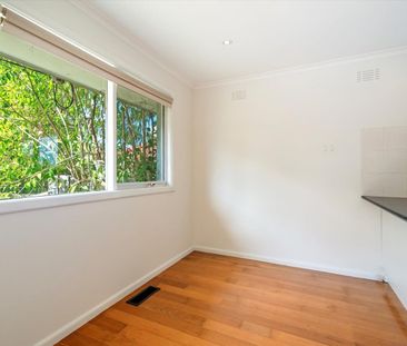 16 Greenville Street, Mooroolbark, Vic 3138 - Photo 5