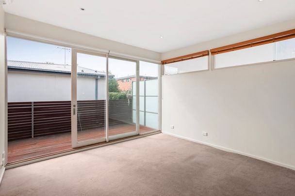 Thinking of selling? Contact our agent - Photo 1