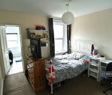 4 bedroom semi-detached house to rent - Photo 2