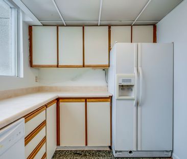 For Lease - 3700 Kaneff Crescent Unit# 1705, Mississauga, Ontario - Photo 3