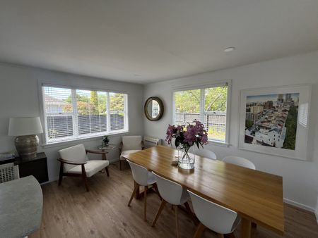 Beautifully Renovated 4 bedroom Home in Somerfield. - Photo 4