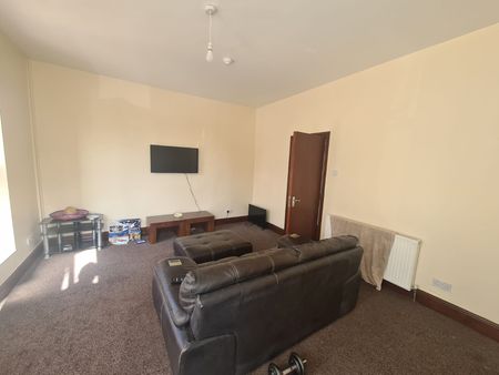 2 Bed - 6 Hill Top Street, Hyde Park, Leeds - LS6 1NW - Student - Photo 3