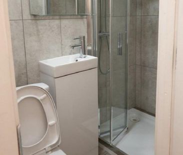 1 bedroom in a flat share to rent - Photo 5