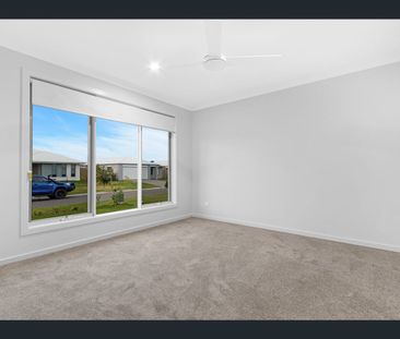 10 Eastminster Street, Eli Waters, Qld 4655 - Photo 3