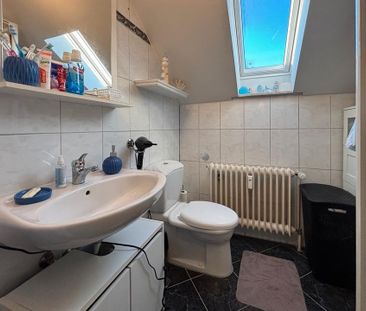 Gepflegte Wohnung mit Einbauküche im 1. OG - Foto 3