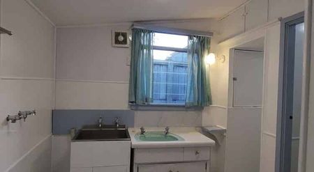 Cute & appealing 2 Bedroom house in Hillsborough - Photo 4