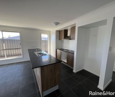 Four bedroom home in blakeview! - Photo 5