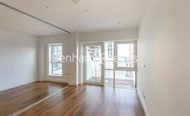 1 Bedroom flat to rent in Dickens Yard, Ealing, W5 - Photo 1