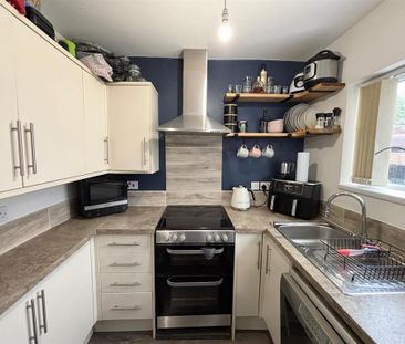 3 bedroom semi-detached house to rent - Photo 3