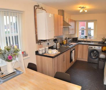 2 bedroom mews to rent - Photo 1