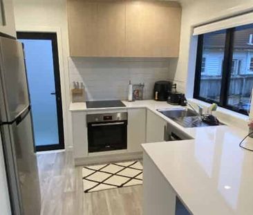 Newly Redecorated Unit in Hamilton East - Photo 5