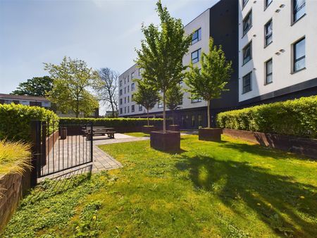 London Road, Town Centre - Photo 5