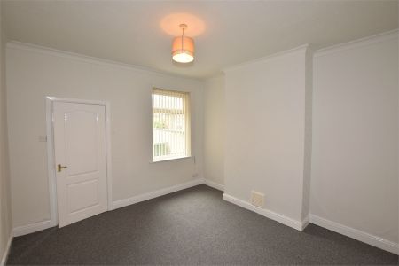 2 Bedroom Semi-Detached House - Photo 5