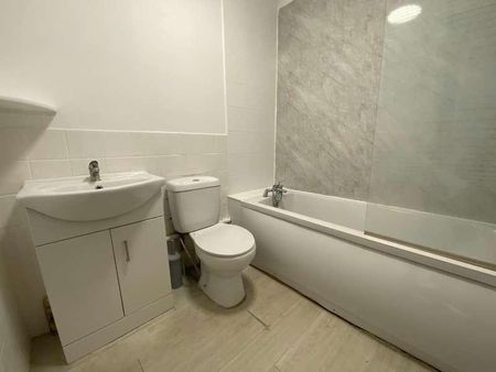 High Street, Town Centre, CB9 - Photo 4