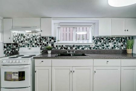 For Lease - 72 Corbett Avenue, Toronto, Ontario - Photo 2