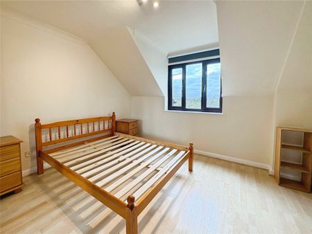 Brooklyn Road, Woking, Surrey, GU22 7US - Photo 4