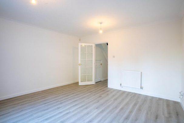 3 bedroom end of terrace house to rent - Photo 1