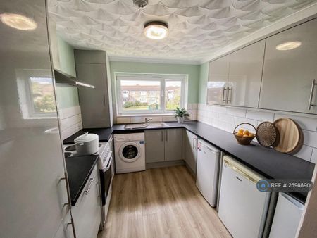 3 bedroom flat to rent - Photo 5