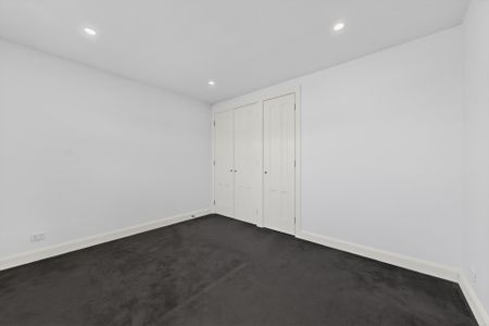 Contemporary Comfort in the Heart of Hughesdale - Photo 3