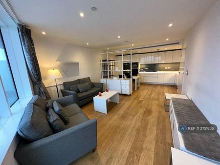 3 bedroom flat to rent - Photo 5