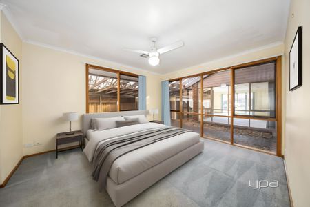 Be Quick For This Spacious Family Home, Set In A Peaceful Court Setting! - Photo 2