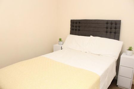 3 bedroom flat to rent - Photo 5