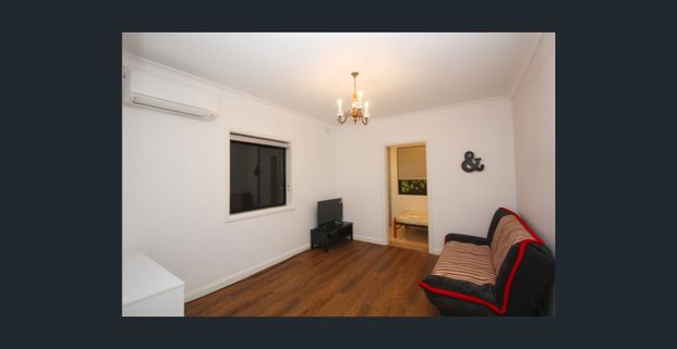 Pet Friendly Renovated Studio in Small Block - Photo 1