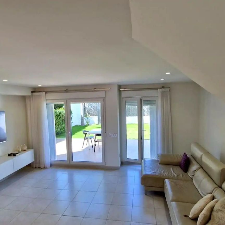 Casa adosada de alquiler en 124, 9, Moncada - Photo 1