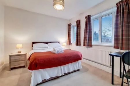 4 Bed Terraced House, Blanchedowne, SE5 - Photo 3