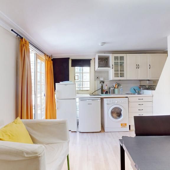 3 bedroom flat to rent - Photo 1