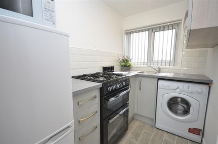 First Floor Flat, Opp Woodland Park, Walmsley Street, Darwen - Photo 5