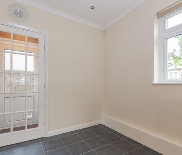 2 bedroom Semi-Detached House to let - Photo 2