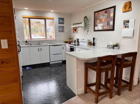 3 bed 2 bath with free cat ! - Photo 2