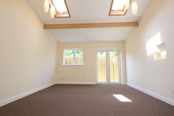 3 bedroom terraced house to rent - Photo 1