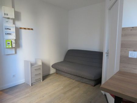 Appartement à louer - REIMS- RUE DU CHAMP DE MARS - Photo 3
