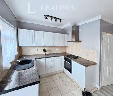 3 bedroom house to rent Knox Gardens, Clacton-on-Sea, Essex, CO15 - Photo 4