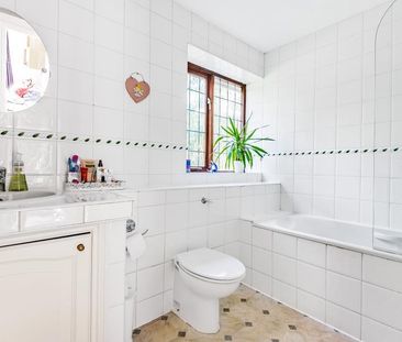 5 bedroom detached house to rent - Photo 2