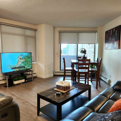 813, 1121 6 Ave, SW, Calgary, AB - Photo 1