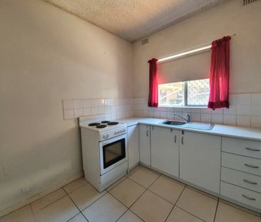 DOWNSTAIRS UNIT, AMAZING LOCATION! - Photo 4