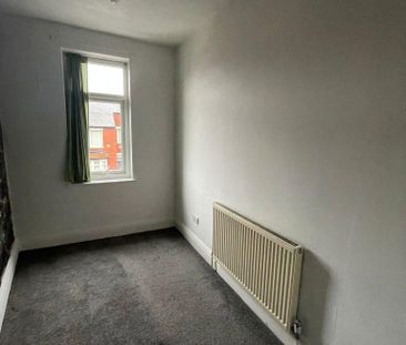 3 bedroom end of terrace house to rent - Photo 4