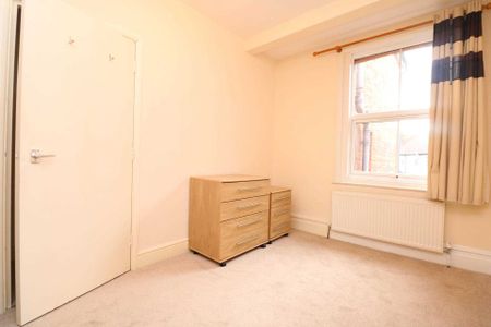 Price £1,200 pcm - Available 01/04/2026 - Part Furnished - Photo 2